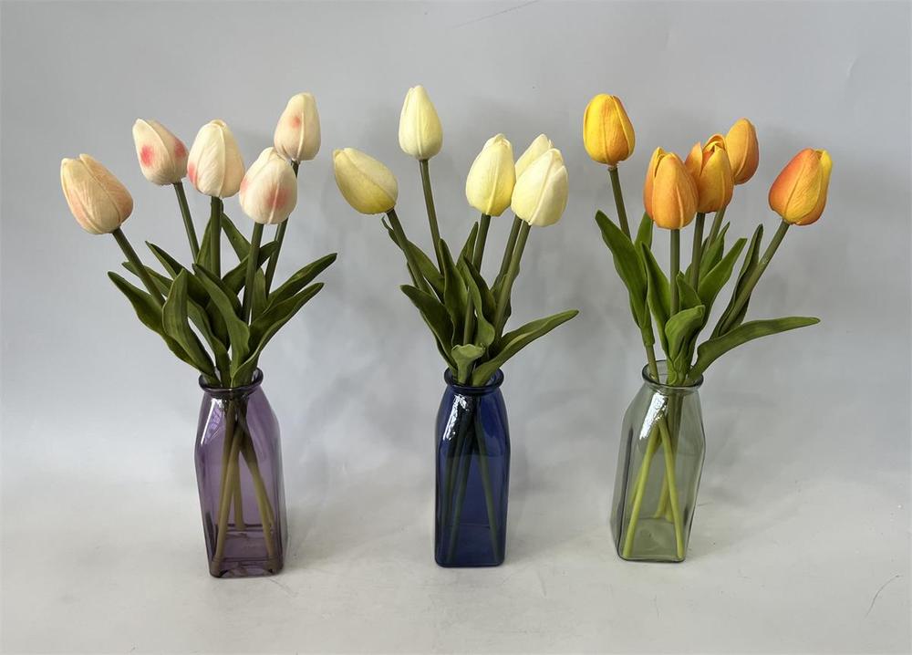 Botanical table decor