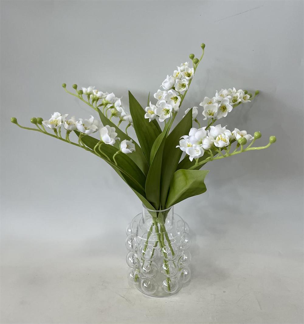 Botanical table decor