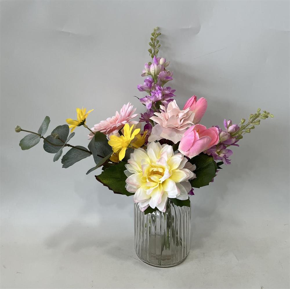 Botanical table decor