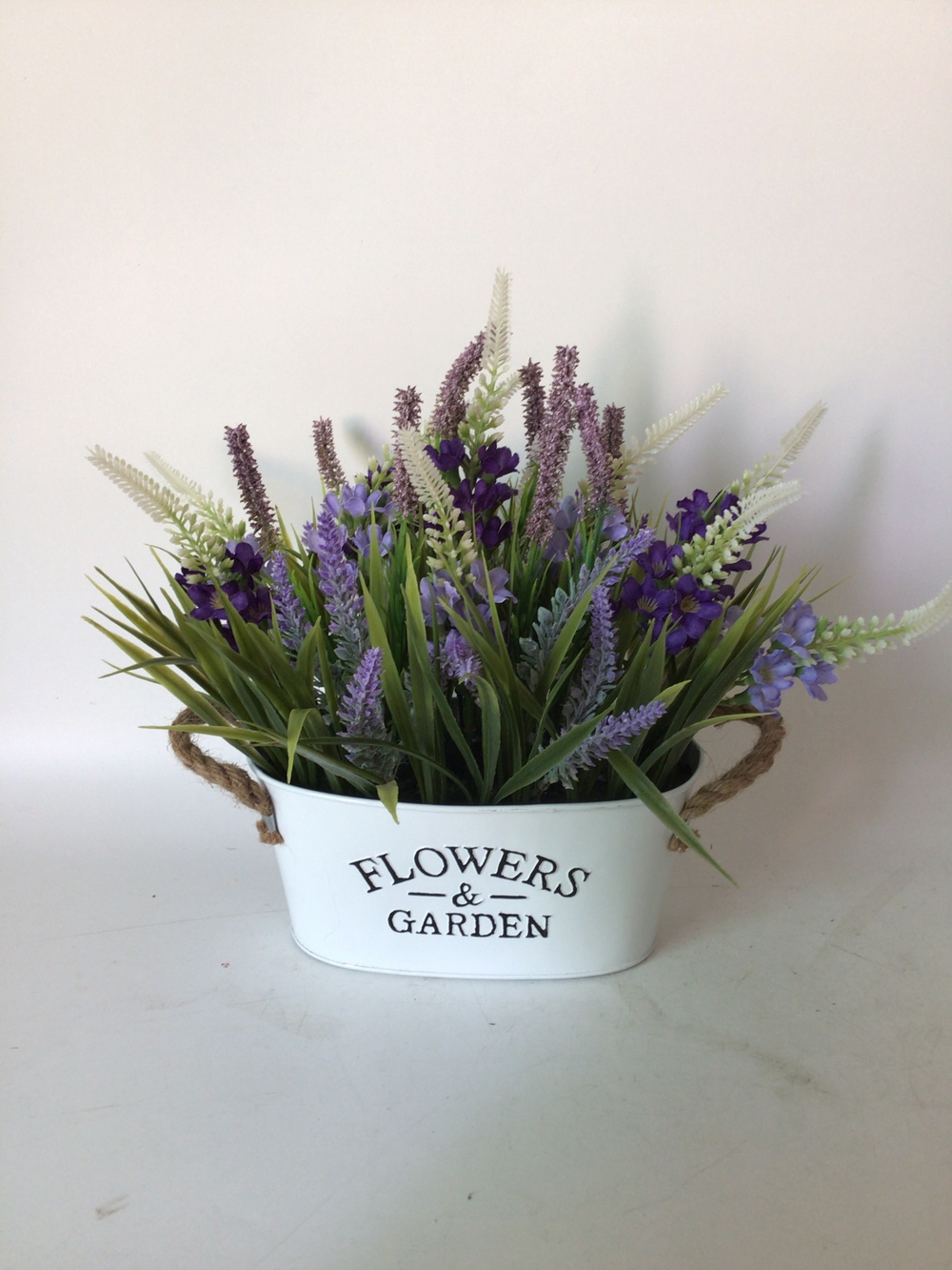 Botanical table decor