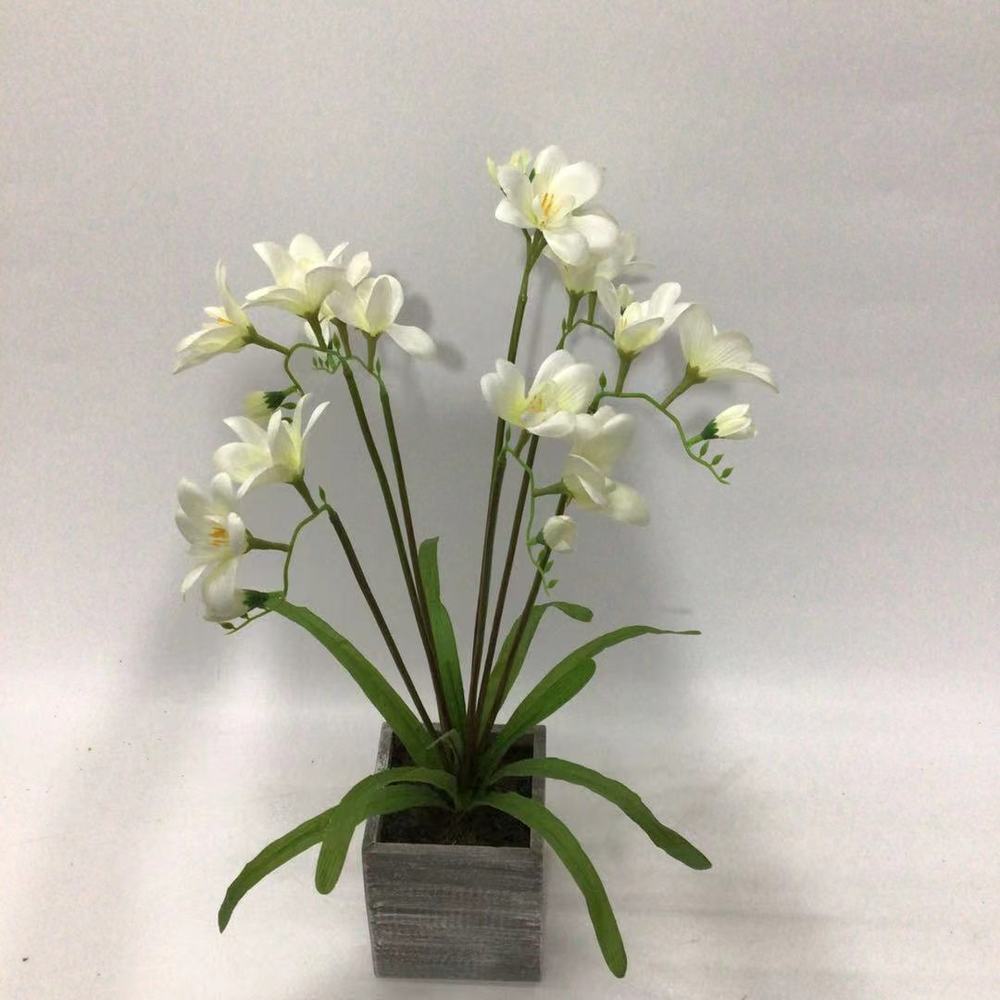 Botanical table decor